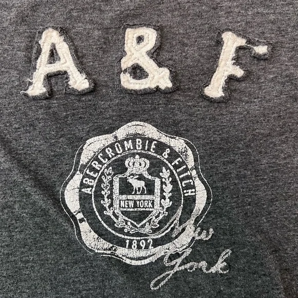 🫎Abercrombie & Fitch Charcoal Graphic A&F Y2K Tee - Picture 4 of 7